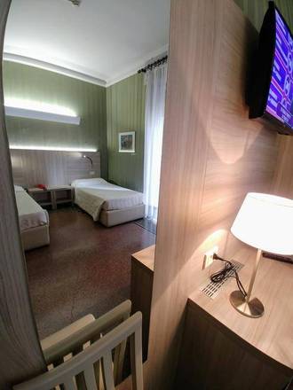 Hotel Vittoria, Genoa