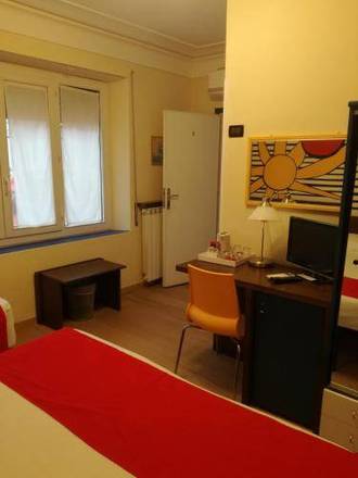 Hotel Cairoli, Genoa