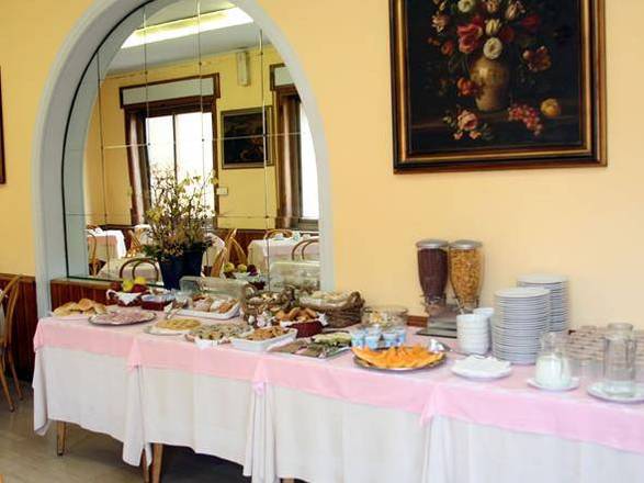 Hotel Vittoria, Genoa