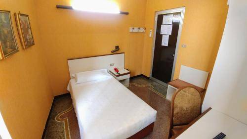 Hotel Vittoria, Genoa