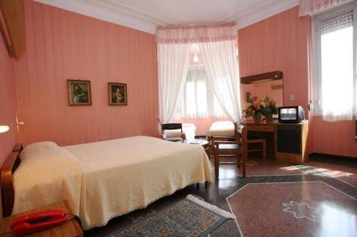 Hotel Vittoria, Genoa