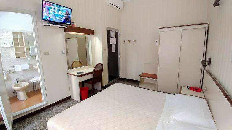 Hotel Vittoria, Genoa