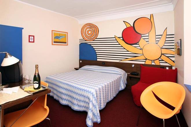 Hotel Cairoli, Genoa