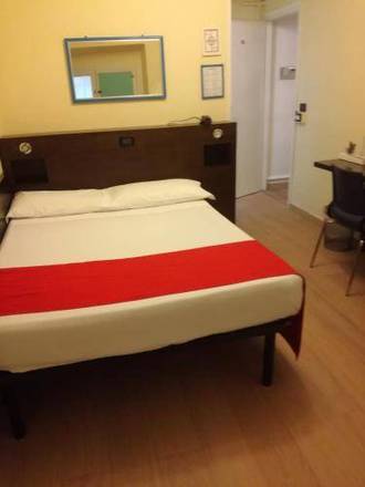 Hotel Cairoli, Genoa