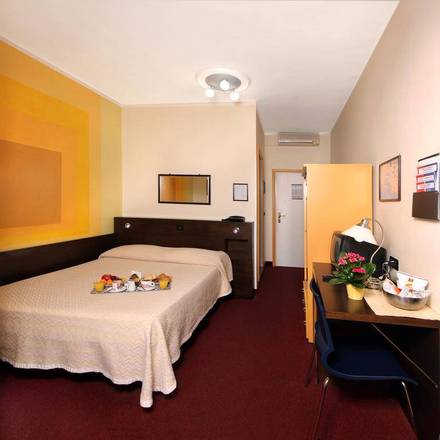 Hotel Cairoli, Genoa