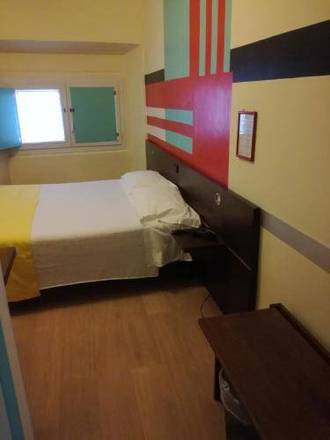 Hotel Cairoli, Genoa