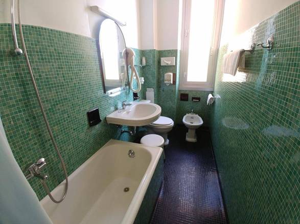 Hotel Vittoria, Genoa