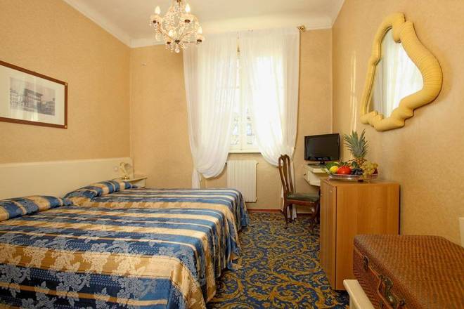 Hotel Universo, Lucca