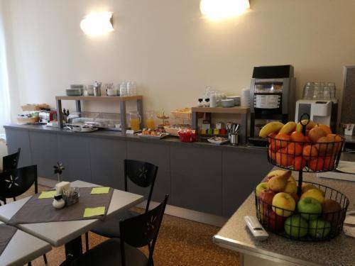 Hotel Cairoli, Genoa