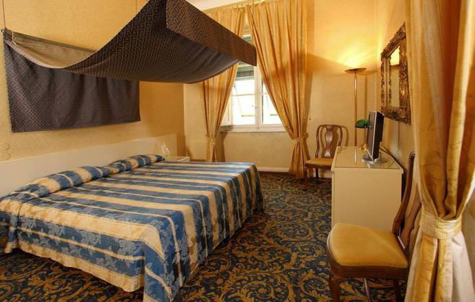 Hotel Universo, Lucca