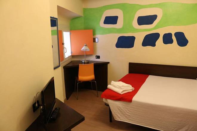 Hotel Cairoli, Genoa