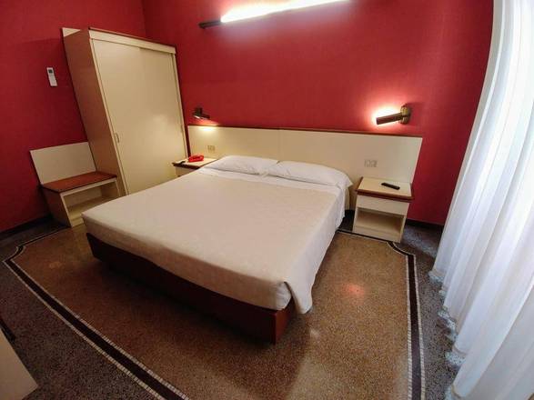 Hotel Vittoria, Genoa
