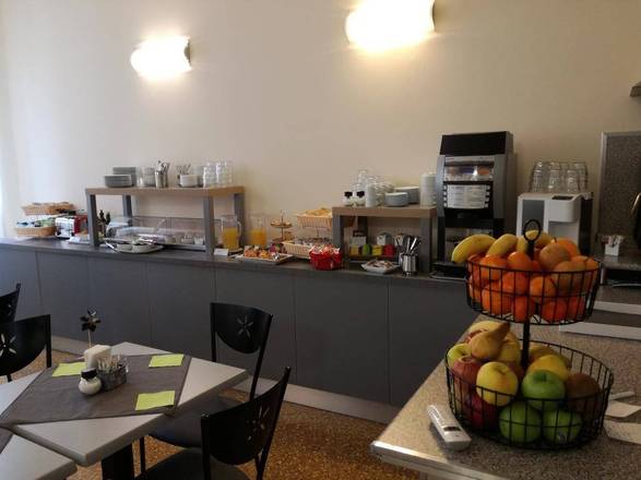 Hotel Cairoli, Genoa