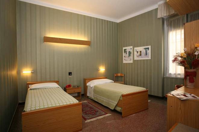 Hotel Vittoria, Genoa