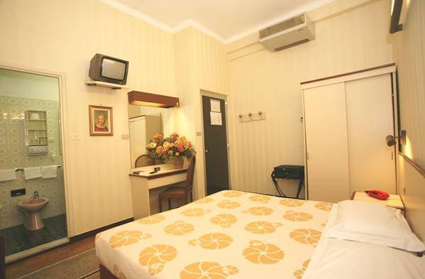 Hotel Vittoria, Genoa