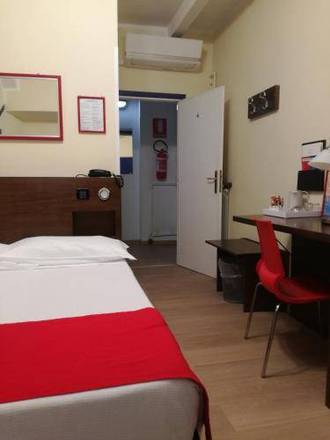 Hotel Cairoli, Genoa
