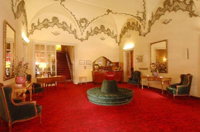 Hotel Universo, Lucca