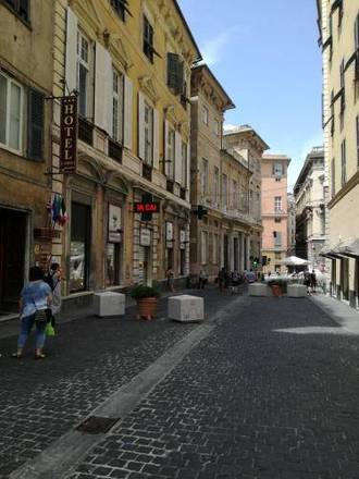 Hotel Cairoli, Genoa