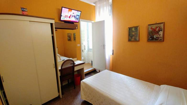 Hotel Vittoria, Genoa