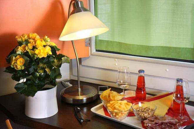 Hotel Cairoli, Genoa