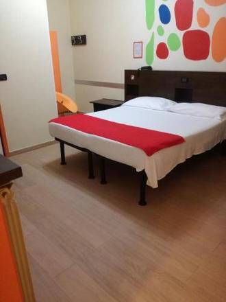 Hotel Cairoli, Genoa
