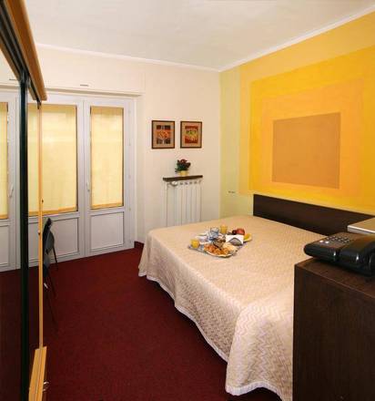 Hotel Cairoli, Genoa
