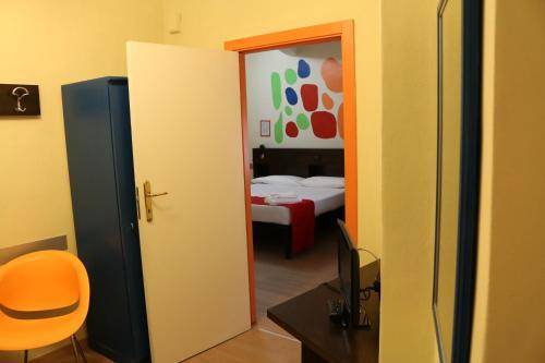 Hotel Cairoli, Genoa