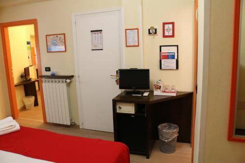 Hotel Cairoli, Genoa