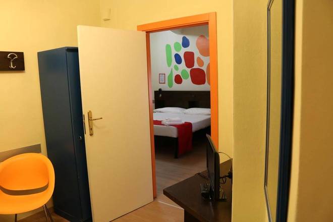 Hotel Cairoli, Genoa