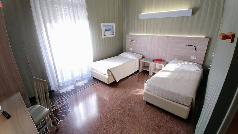 Hotel Vittoria, Genoa