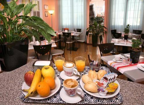 Hotel Cairoli, Genoa