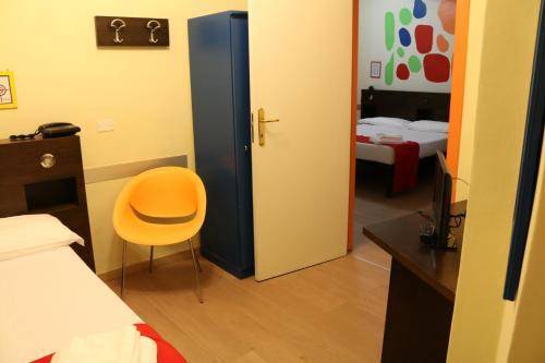 Hotel Cairoli, Genoa