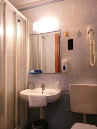 Albergo Acquaverde, Genoa
