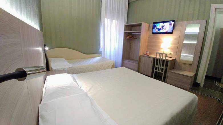 Hotel Vittoria, Genoa