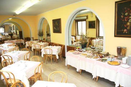 Hotel Vittoria, Genoa