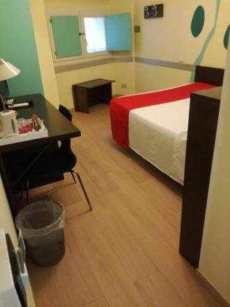 Hotel Cairoli, Genoa