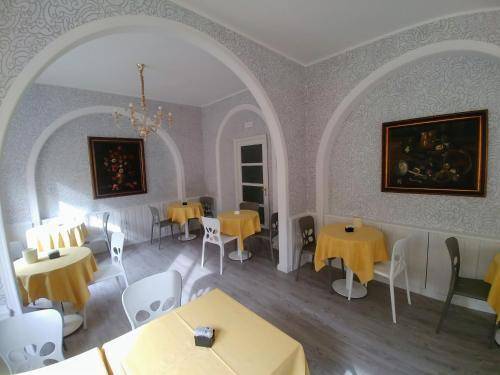 Hotel Vittoria, Genoa